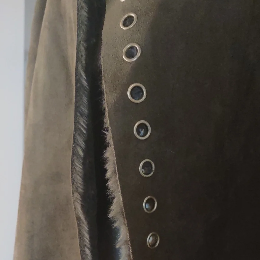 Love Token Olive Green Soft Suede-like Rabbit Fur Collar with Metal Stud Detail - Picture 6 of 13
